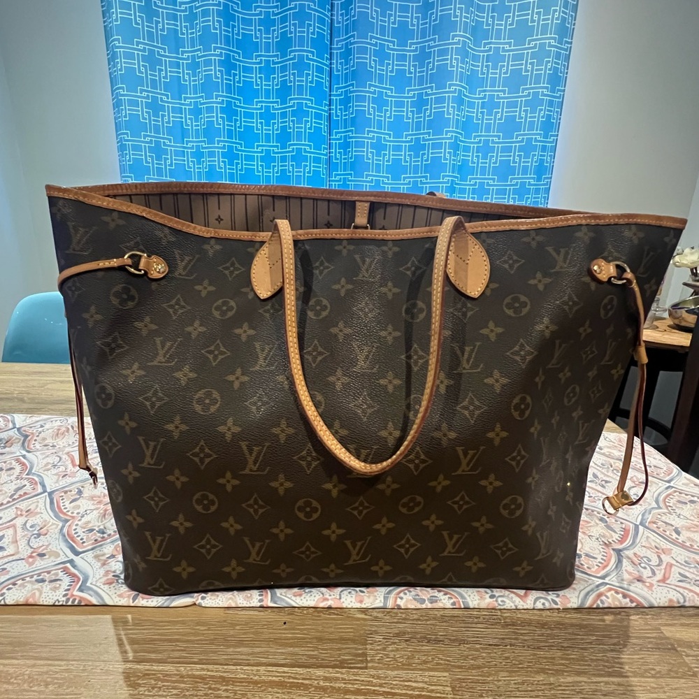 LV Mono Neverfull  (GM size) with free insert (no name brand from amazon)